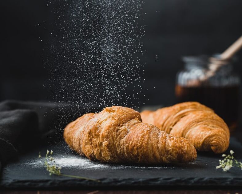 Din dieta pacienților cu diabet, este necesar să excludeți produse de patiserie calde